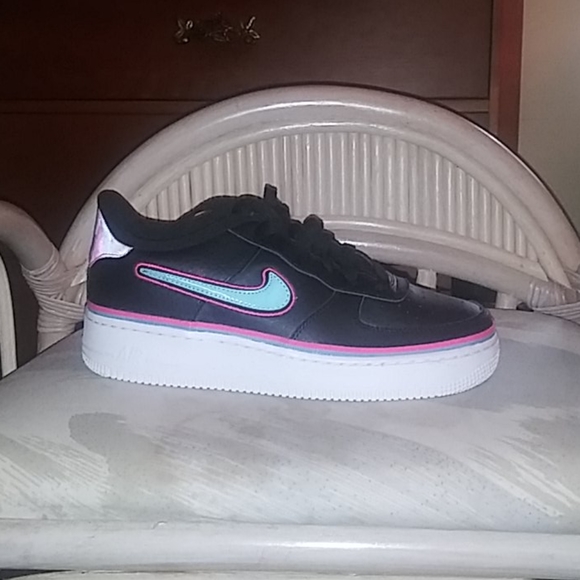 Women gym shoes - Picture 1 of 1